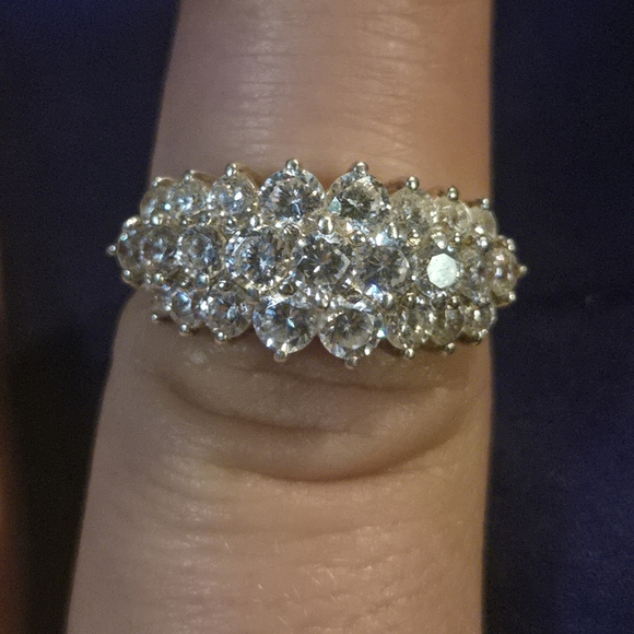 Elegant Silver Crystal Women's Ring - Picture 3 of 5